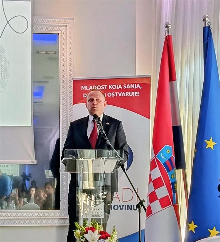 Slika /Mario/Sastanak s mladim povratnicima 1.jpeg